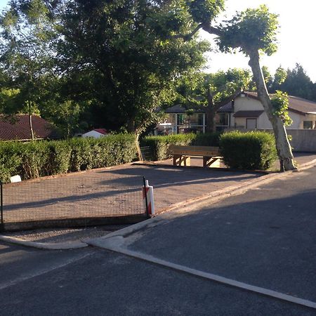 Camping Le Ruisseau Saint-André-de-Seignaux Exteriér fotografie