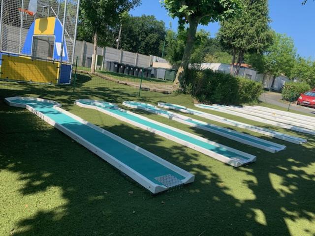 Camping Le Ruisseau Saint-André-de-Seignaux Exteriér fotografie
