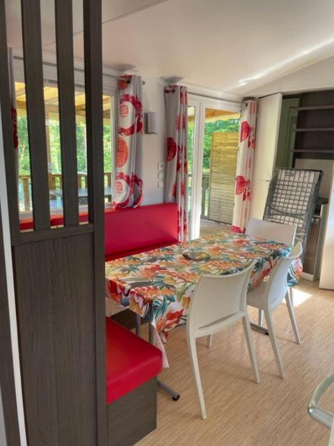 Camping Le Ruisseau Saint-André-de-Seignaux Exteriér fotografie