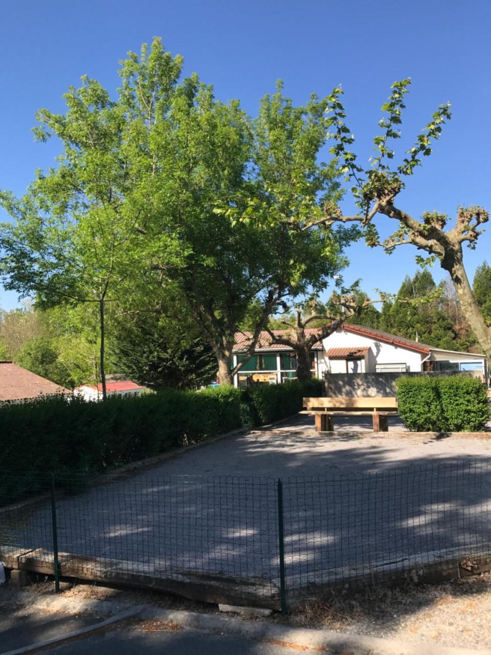 Camping Le Ruisseau Saint-André-de-Seignaux Exteriér fotografie