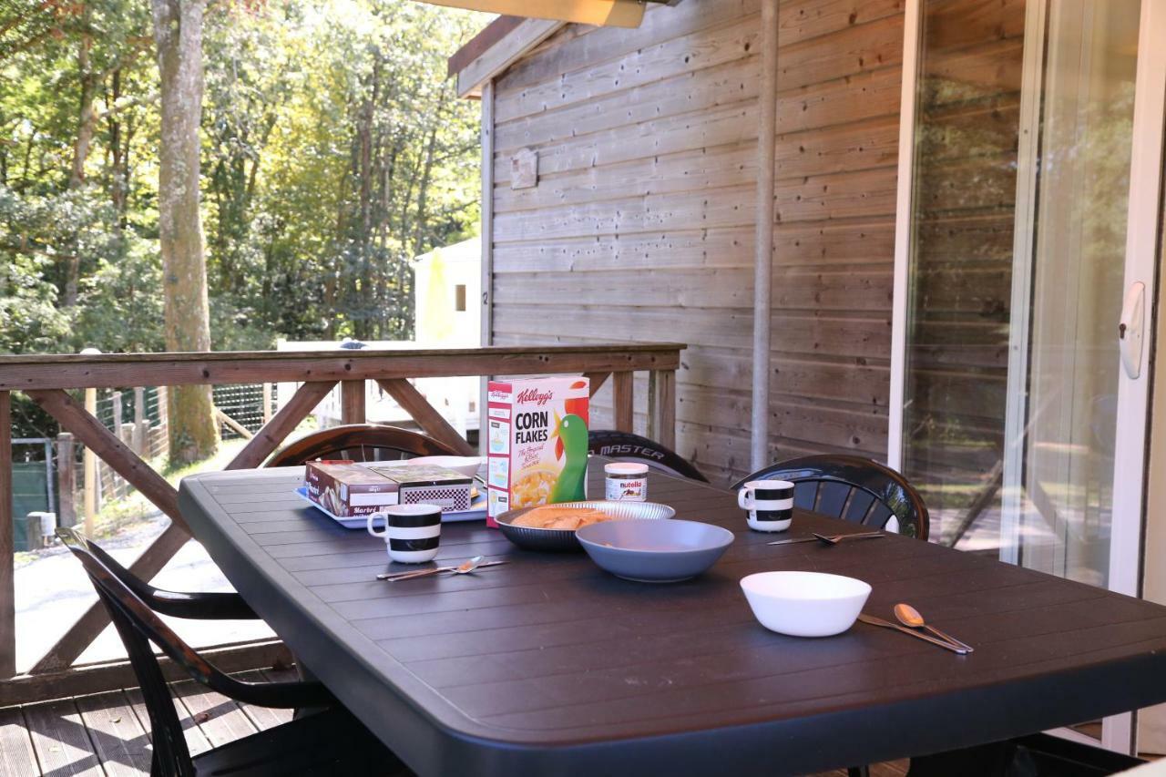 Camping Le Ruisseau Saint-André-de-Seignaux Exteriér fotografie