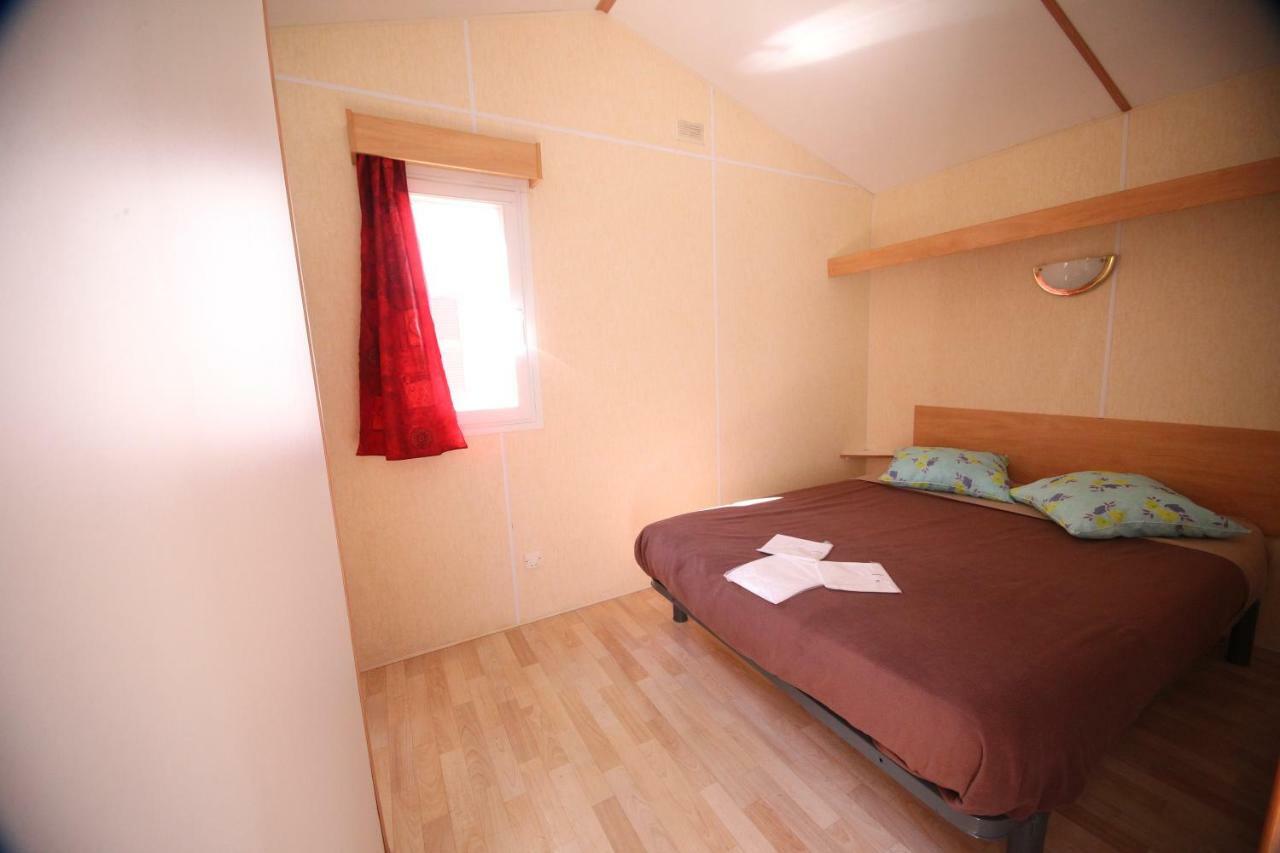 Camping Le Ruisseau Saint-André-de-Seignaux Exteriér fotografie